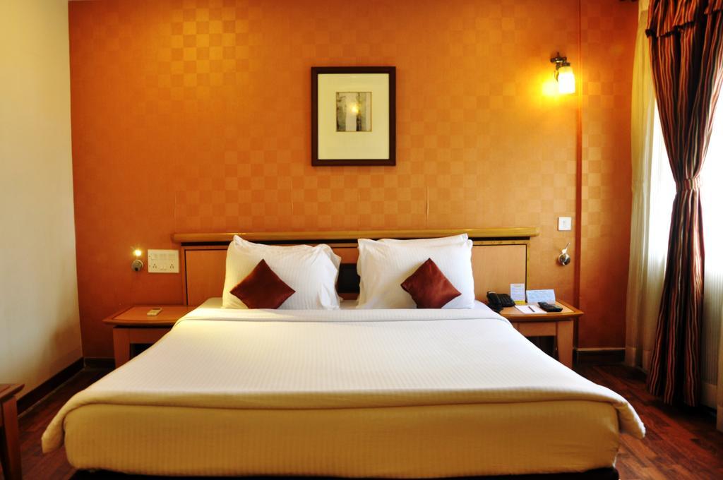 Indismart Hotel Kalkuta Zewnętrze zdjęcie