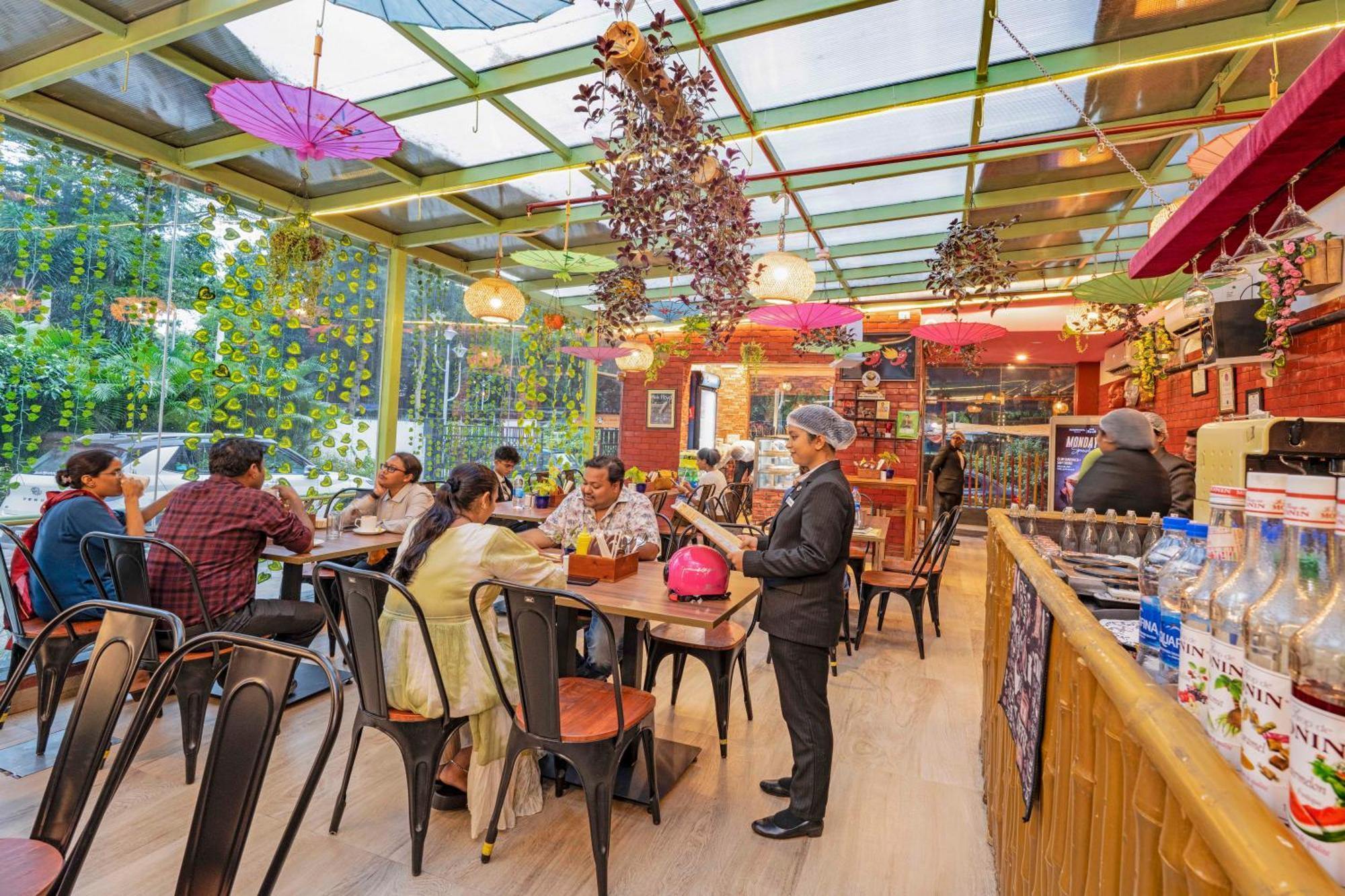 Indismart Hotel Kalkuta Zewnętrze zdjęcie