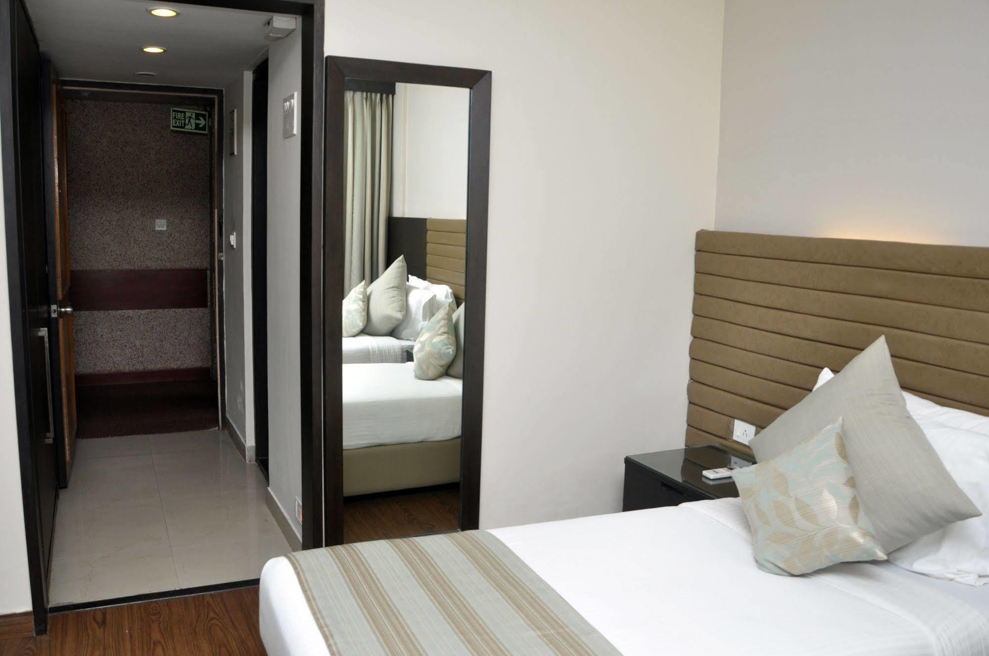 Indismart Hotel Kalkuta Zewnętrze zdjęcie