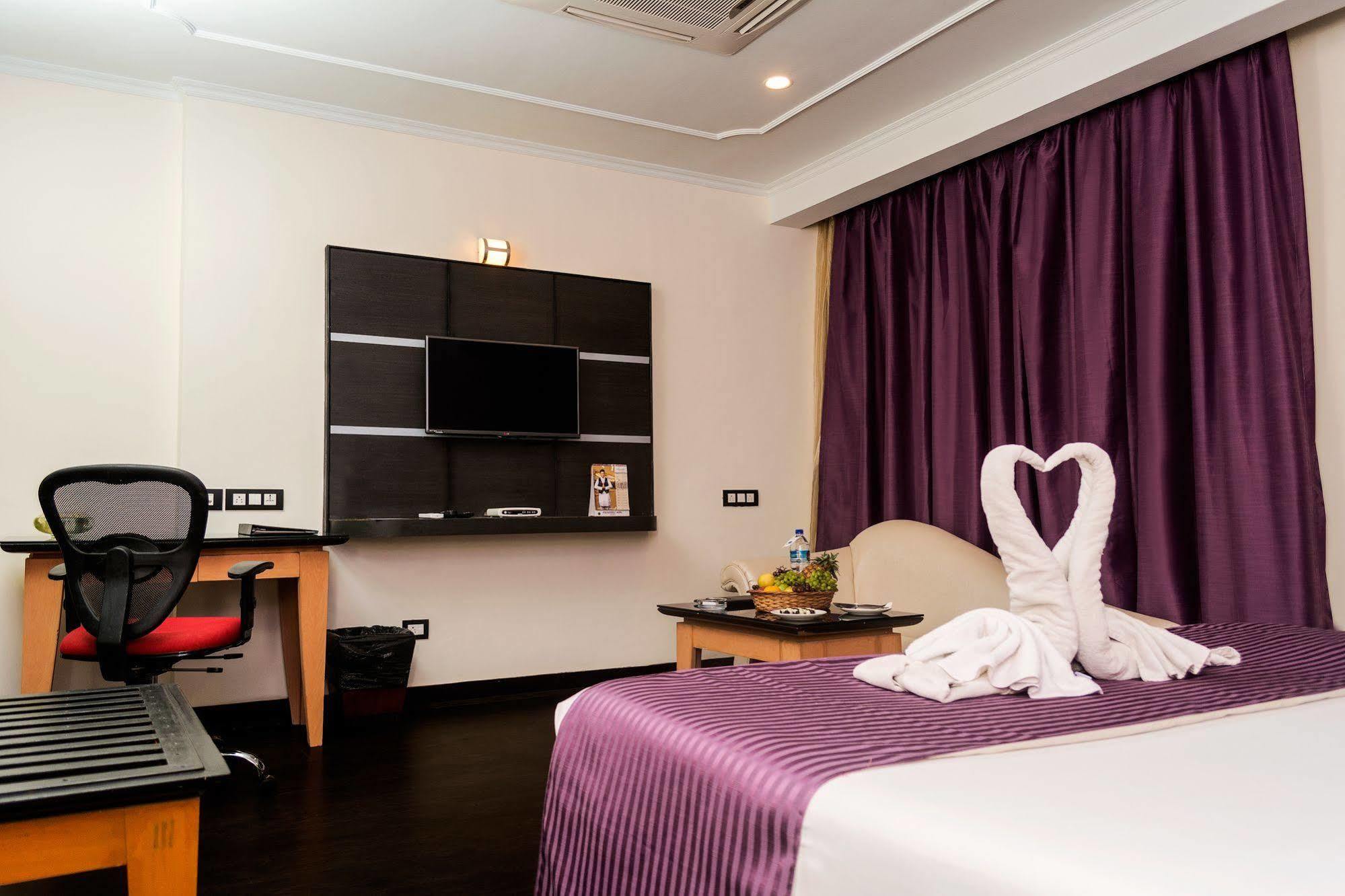 Indismart Hotel Kalkuta Zewnętrze zdjęcie